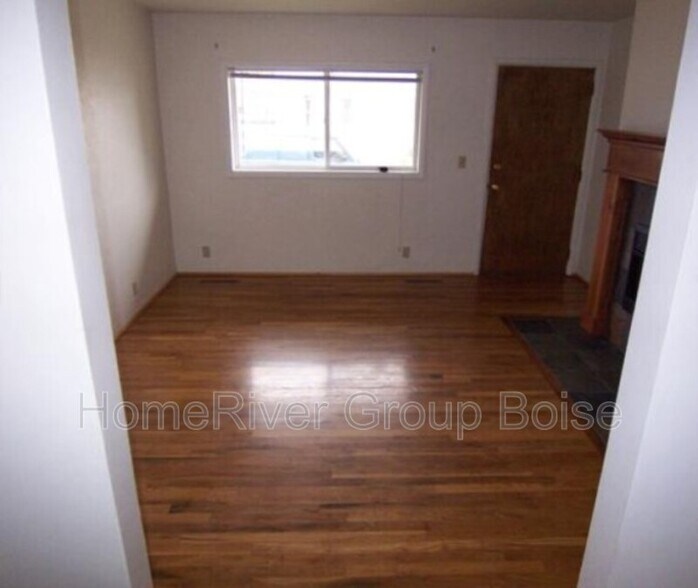 Primary Photo - 212 E Morrison St