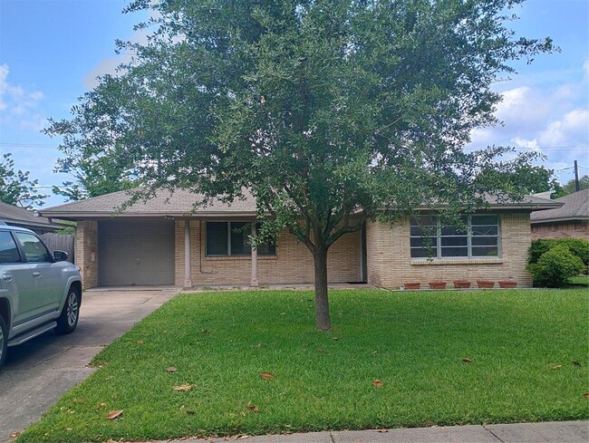 Building Photo - 4034 McDermed Dr