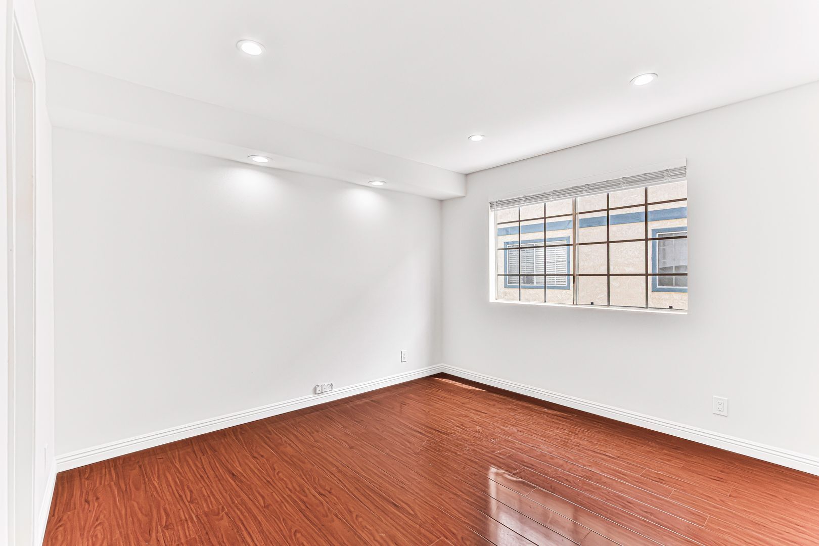 Building Photo - 402 California St