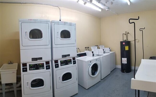 Building Photo - 11905 NE 2nd Ave