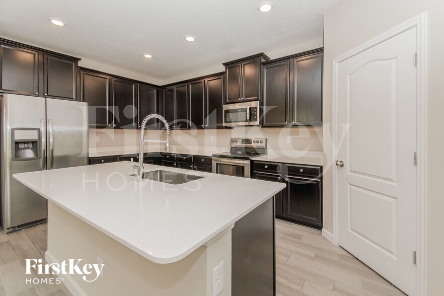 Building Photo - 9777 Cilantro Dr
