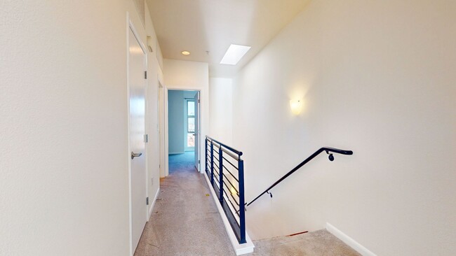 Building Photo - Beautiful Emeryville Townhome Available!