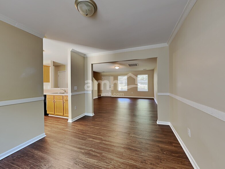 Building Photo - 103 Hawkesbury Rd