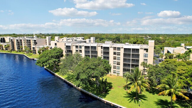 Building Photo - 14 Royal Palm Way