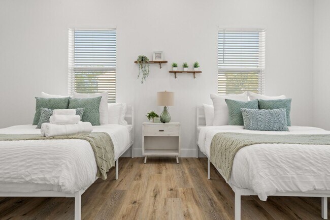 Building Photo - Gorgeous New Constriction House in Tampa - B