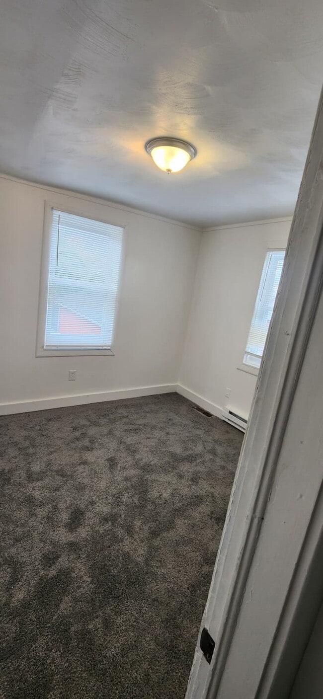 Building Photo - 197 Roosevelt St