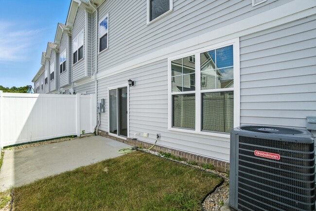 Building Photo - 316 Sikeston Ln