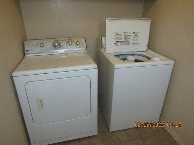 Building Photo - 1600 Hartsdale Dr