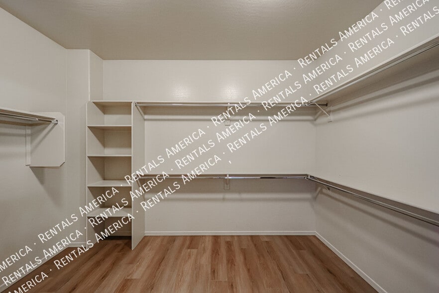Building Photo - 3410 S Sunland Dr