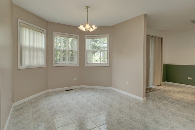 Building Photo - 16046 S Fairfield Dr