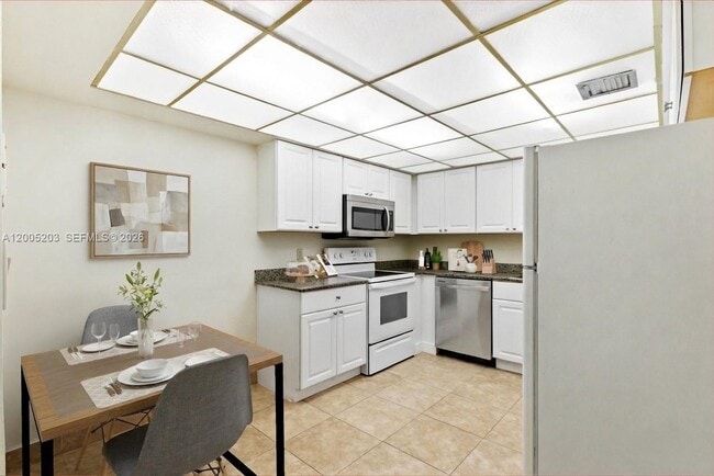 Building Photo - 16400 Golf Club Rd