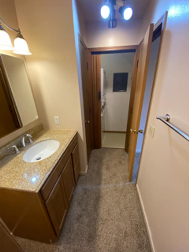 Building Photo - 2 Story Condo in West Fairbanks - Heat and...