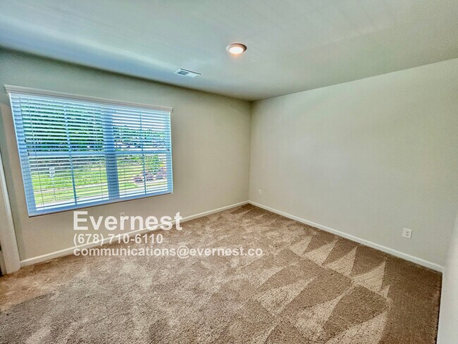 Building Photo - 3-Bedroom Home with Large Lawn and Ideal L...
