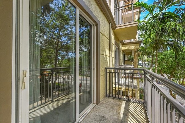 Building Photo - 2633 NE 14th Ave