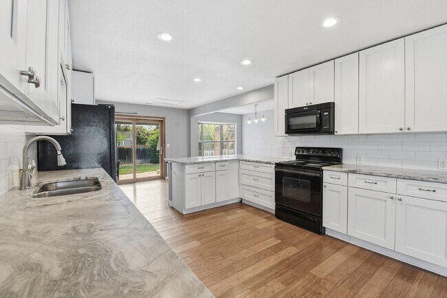 Building Photo - $3,045.95, 3 bed, 2 bath house in Denver with Fenced in Yard and In Unit Laundry!