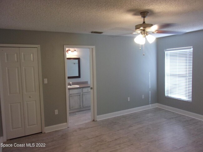 Building Photo - Single Family Home