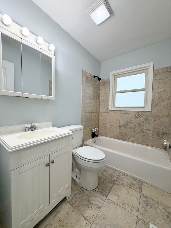 Building Photo - 3 Bedroom 1 Bath Home