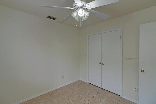 Building Photo - 7933 Elk Dr
