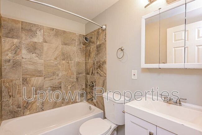 Building Photo - 5011 SW Beaverton Hillsdale Hwy