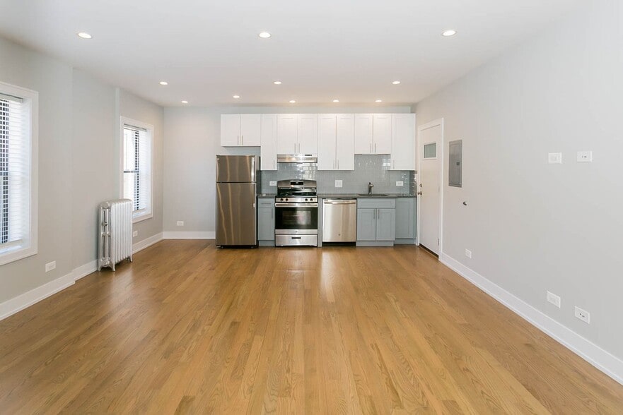 Building Photo - 1942 W Wilson Ave