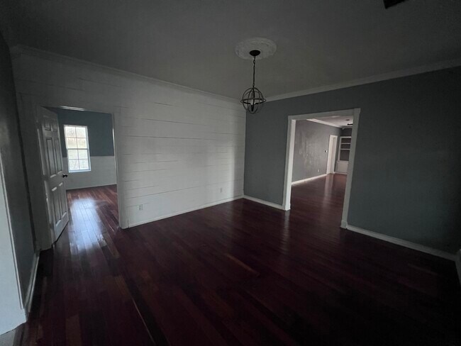 Building Photo - 218 E Haven Rd