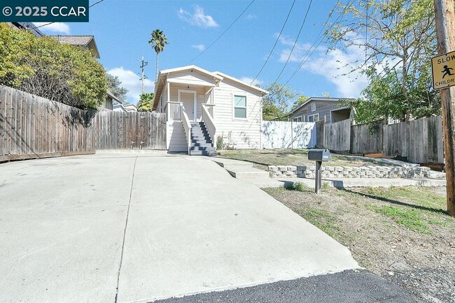 Building Photo - 2381 Monterey Ave