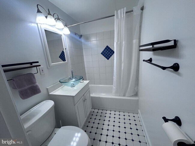 Building Photo - 132 Pinecrest Ln