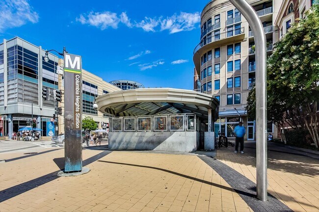 Building Photo - Gorgeous 2 bedroom 2 bath condo just steps from Columbia Hgts center $3,550