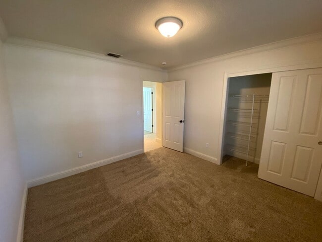 Building Photo - Beautiful Home with a Pool