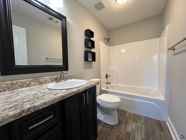 Building Photo - 114 Tahoe Ln