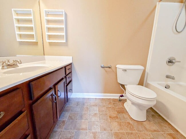Building Photo - Pet Friendly Two Bedroom!