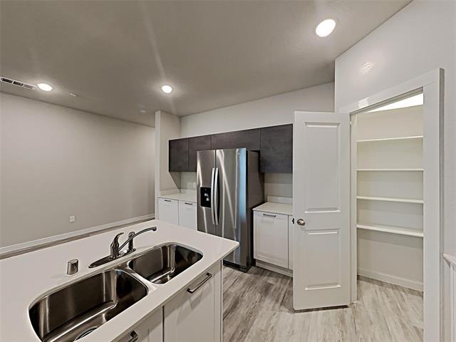 Building Photo - 1325 Creekbank Dr