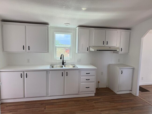 Building Photo - 13687 S Hound Dog Rd