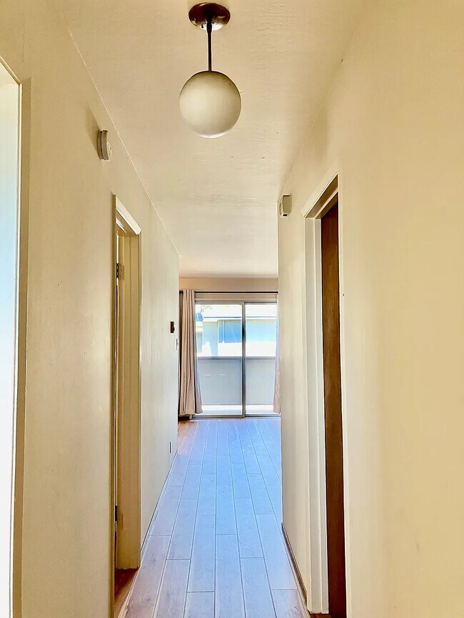 Building Photo - 2 Terrace Ave