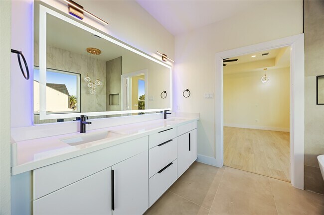 Building Photo - 7125 England St