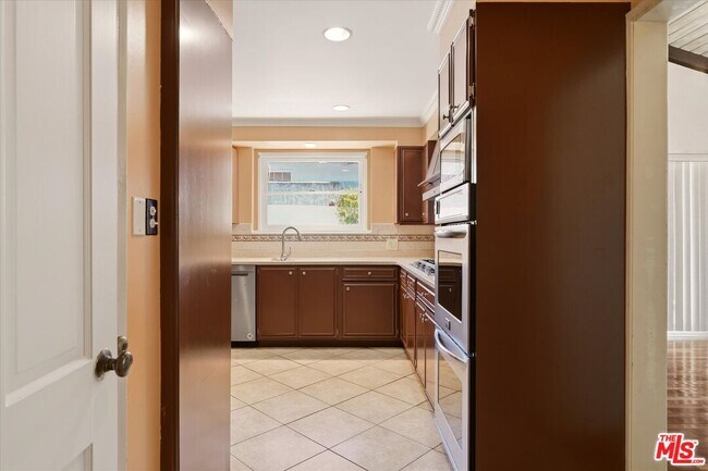 Building Photo - 4131 Mantova Dr