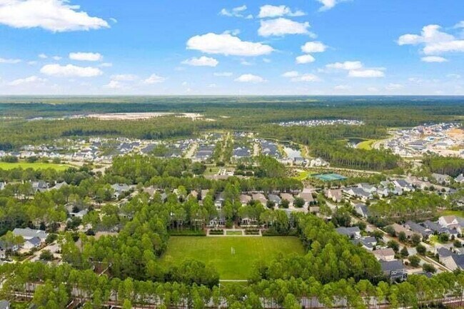 Building Photo - 229 Windrow Way