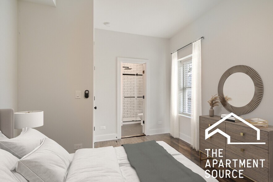 Building Photo - 1452 W Irving Park Rd