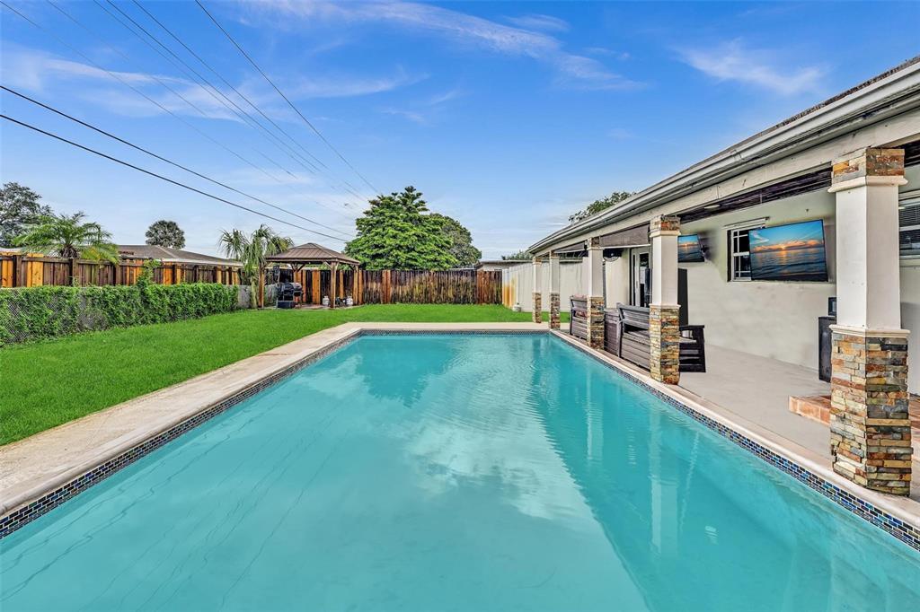 Building Photo - 6960 SW 15th St