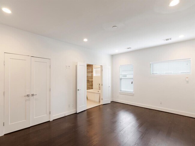 Building Photo - 7706 Jack Oak Ave