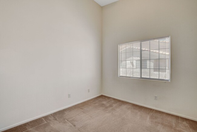 Building Photo - Adorable 2 Bedroom Condo