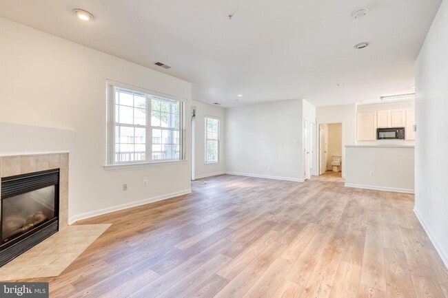 Building Photo - Spacious 2-bedroom 2 Bath condo in New Town