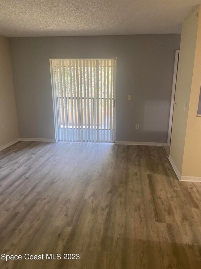 Building Photo - 290 Spring Dr