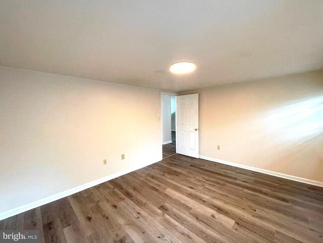 Building Photo - 490 Coster Rd