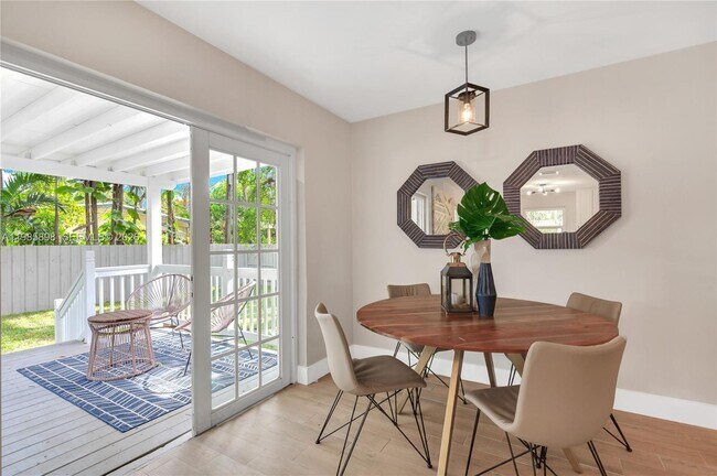 Building Photo - 1045 NE 84th St