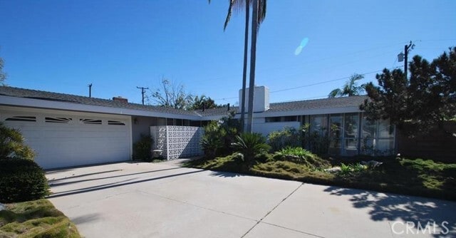 Building Photo - 3292 Kenilworth Dr