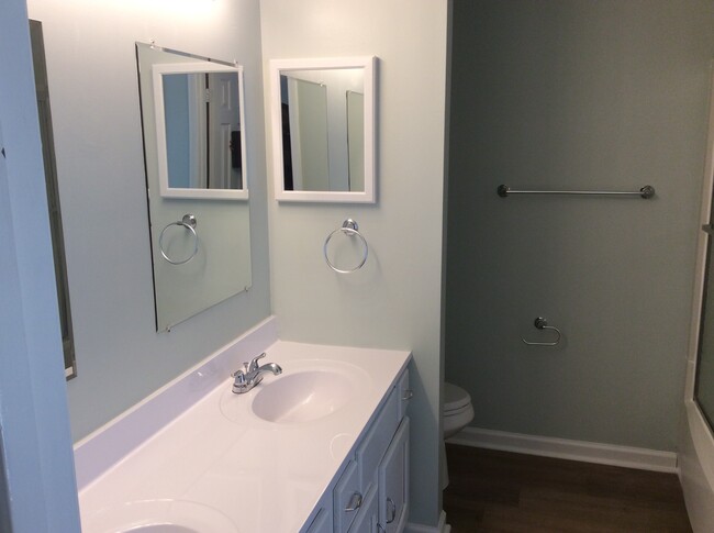 Building Photo - Updated Townhouse in Roswell/Alpharetta area