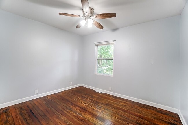Building Photo - 2 Bedroom, 1 Bath
