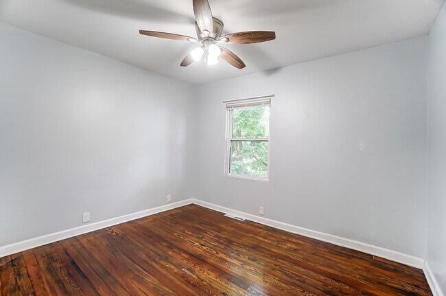 Building Photo - 2 Bedroom, 1 Bath With Amazing Views!