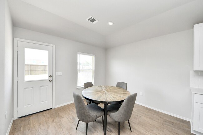 Building Photo - 20730 Southern Wds Blvd